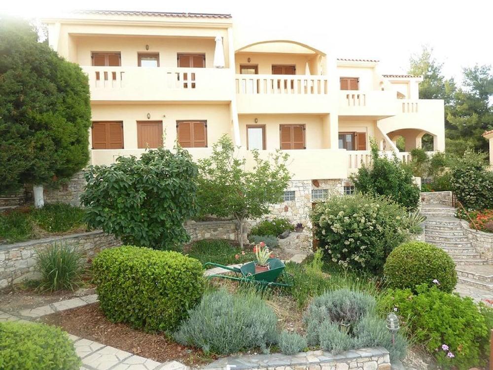 Milia Bay Hotel Apartments Bagian luar foto